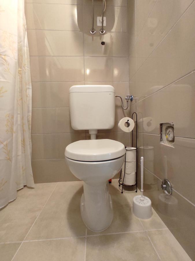 Apartment Deeranaei คราลเยวีจา ภายนอก รูปภาพ