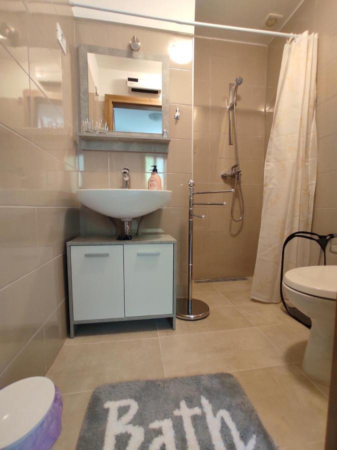 Apartment Deeranaei คราลเยวีจา ภายนอก รูปภาพ
