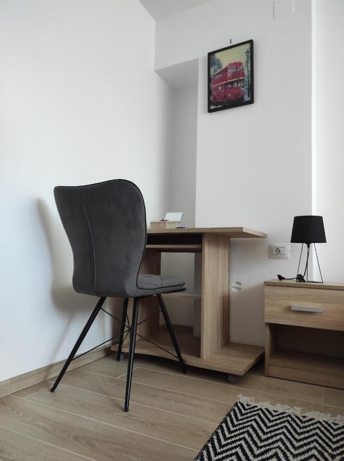 Apartment Deeranaei คราลเยวีจา ภายนอก รูปภาพ