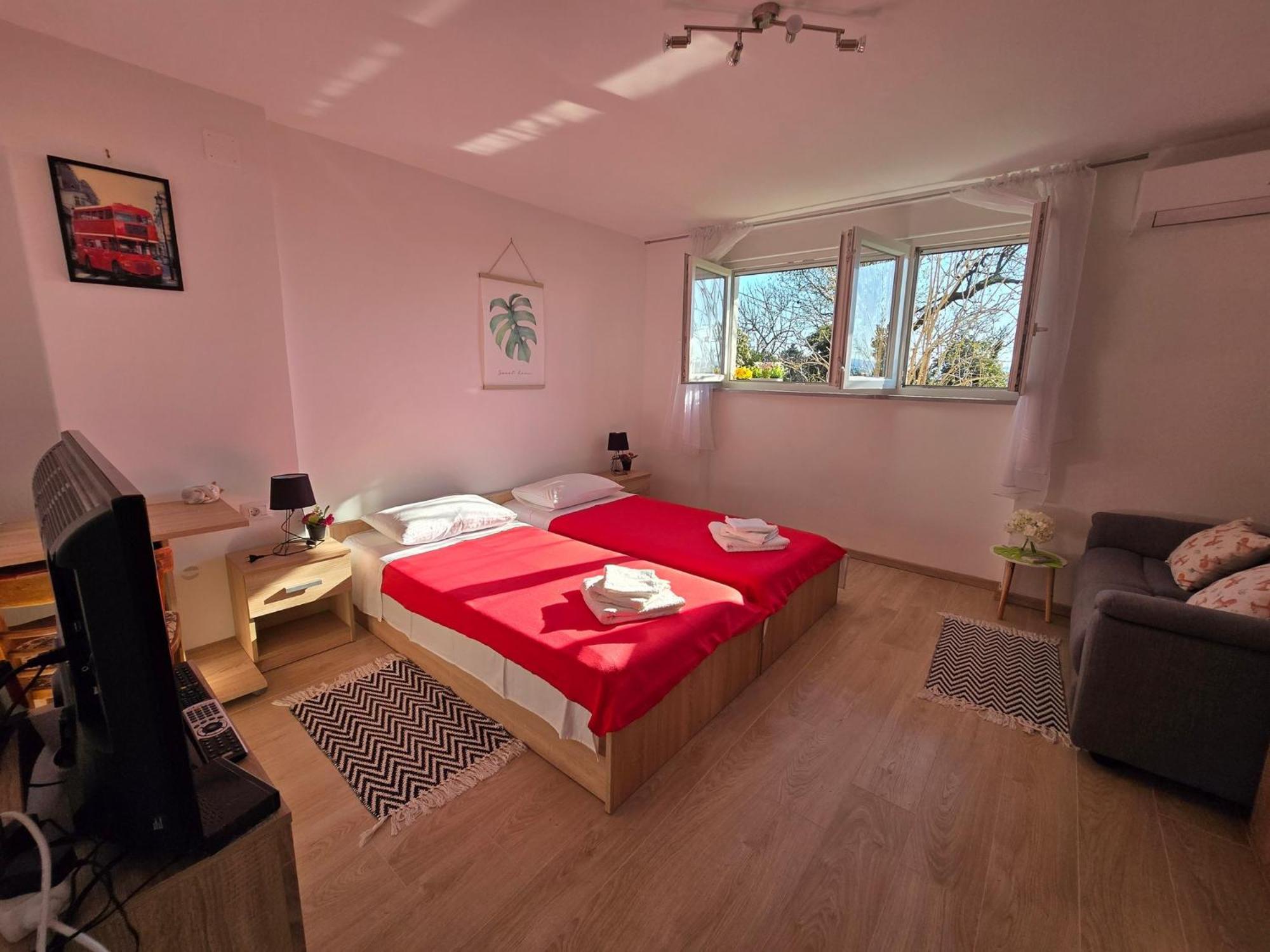 Apartment Deeranaei คราลเยวีจา ภายนอก รูปภาพ